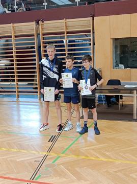 Tri medalje v badmintonu in eno 4. mesto